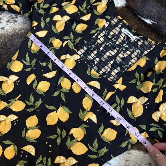 REFORMATION Cave Top‎ Lemon Drop Smocked Puff Sleeve Size 4 - Picture 7 of 8